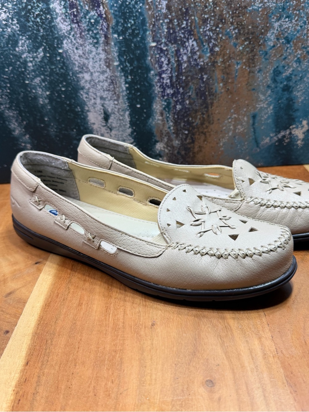 Dr.‎ Scholl’s Boho Comfort Cream Leather Cutout Flats 10 (EUC)